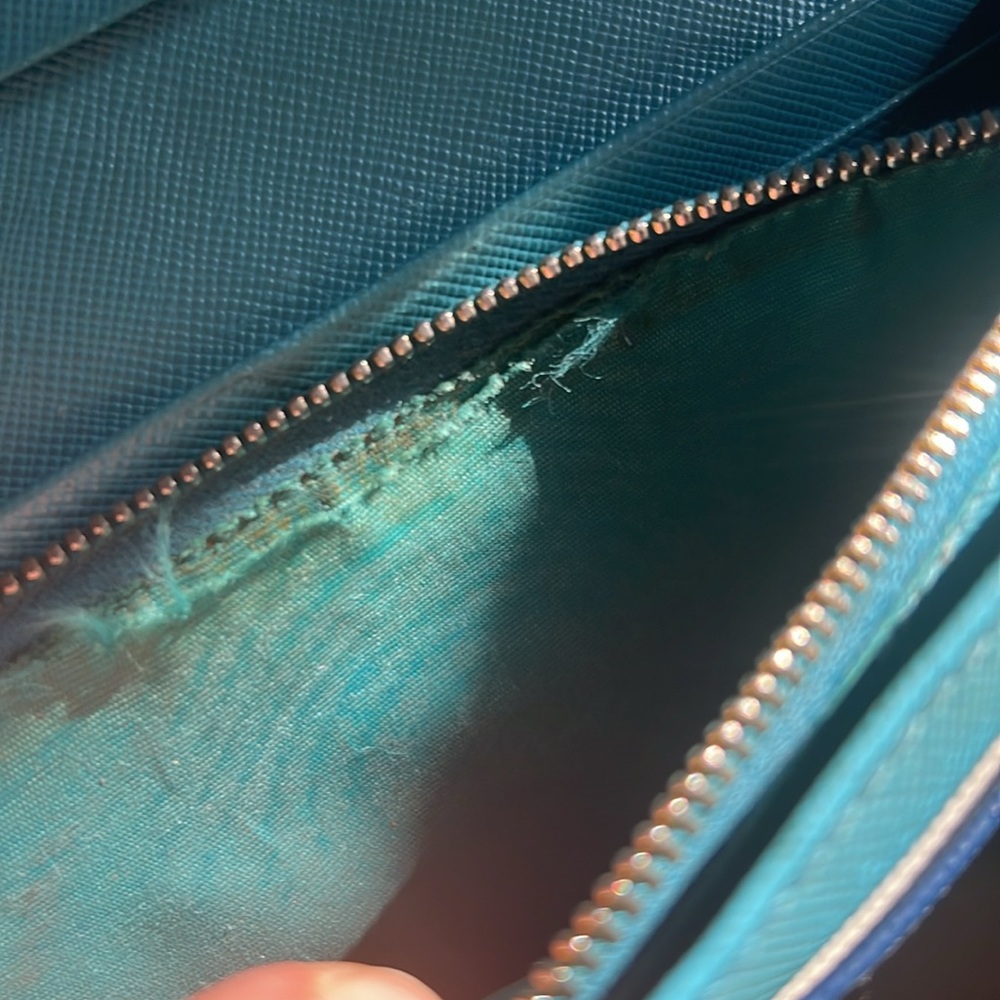 BAG BATTLE Prada Wallet - Picture 11 of 11